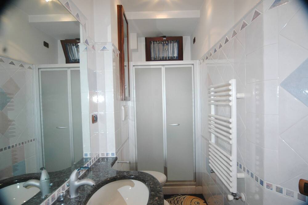 Photo of Bathroom in Zona XIX Casal Morena
