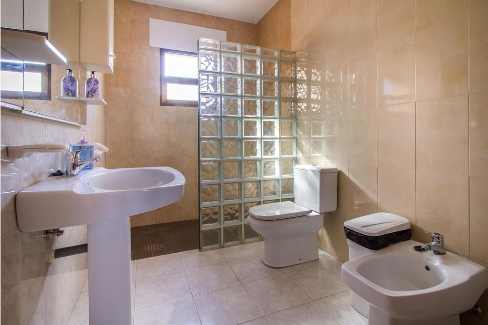 Photo of Bathroom in Aljucer