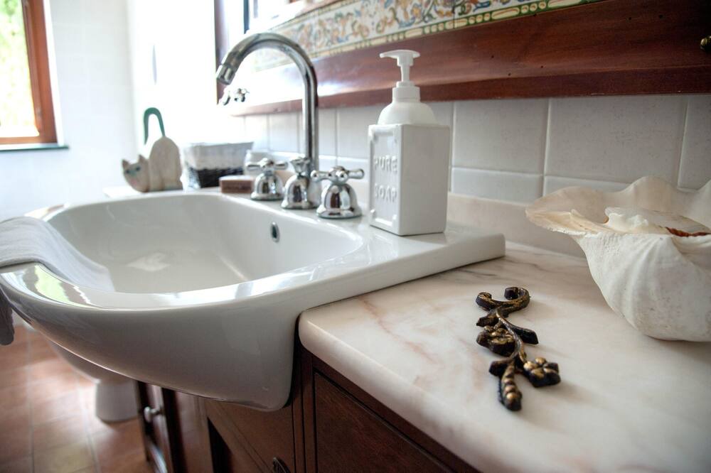 Photo of Bathroom in Amelia