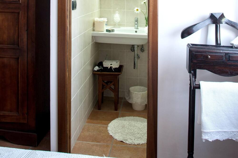 Photo of Bathroom in Amelia