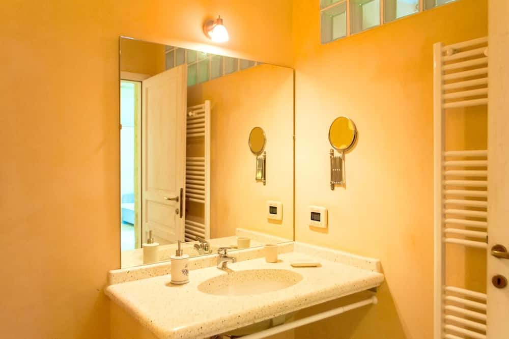 Photo of Bathroom in Minervino di Lecce
