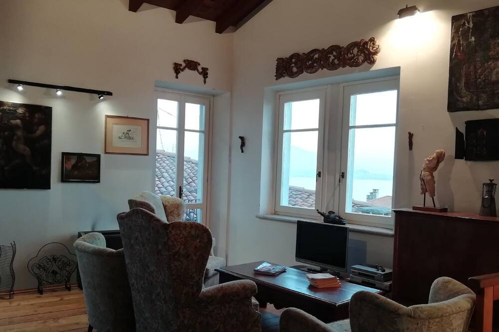 Photo of Livingroom in Belgirate