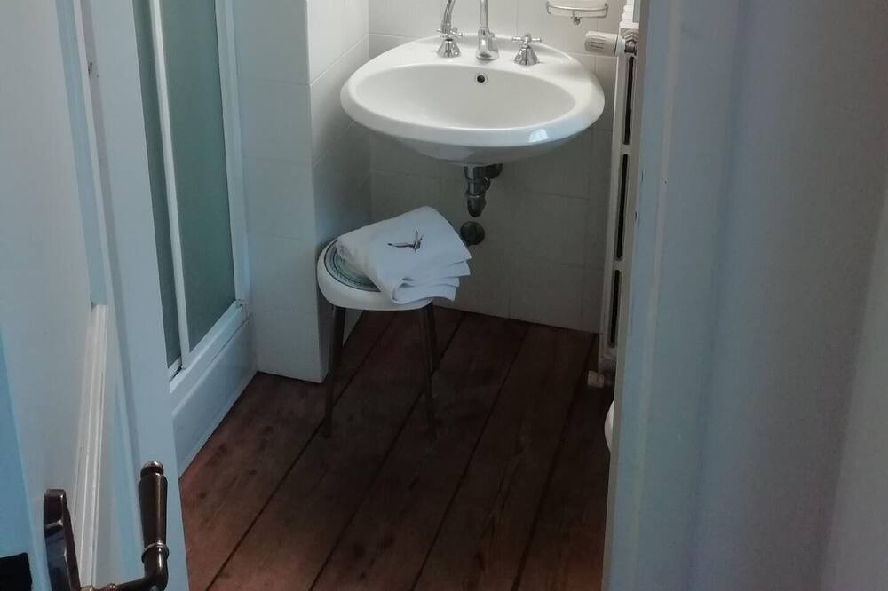 Photo of Bathroom in Belgirate