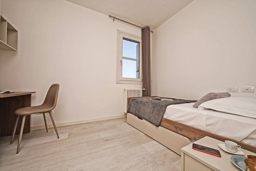 Photo of Bedroom in Toscolano Maderno