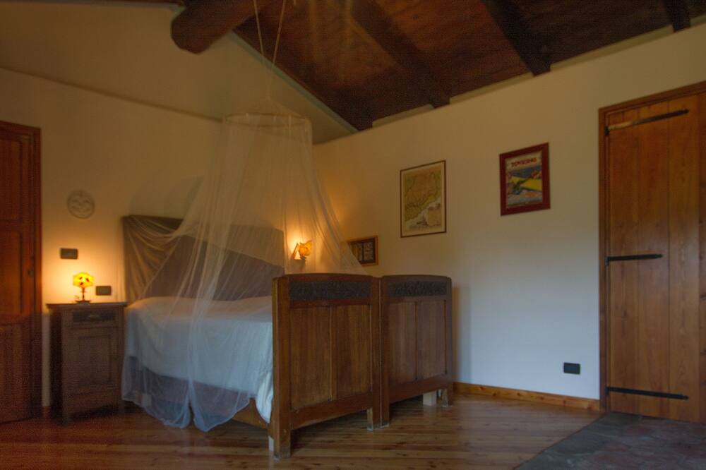 Photo of Bedroom in Santo Stefano Belbo