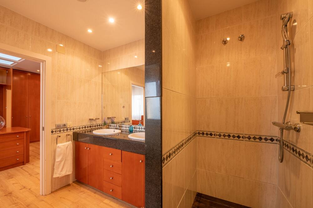 Photo of Bathroom in Perelada