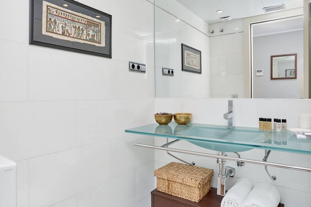 Photo of Bathroom in Poblenou