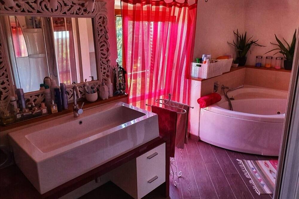 Photo of Bathroom in Lessona