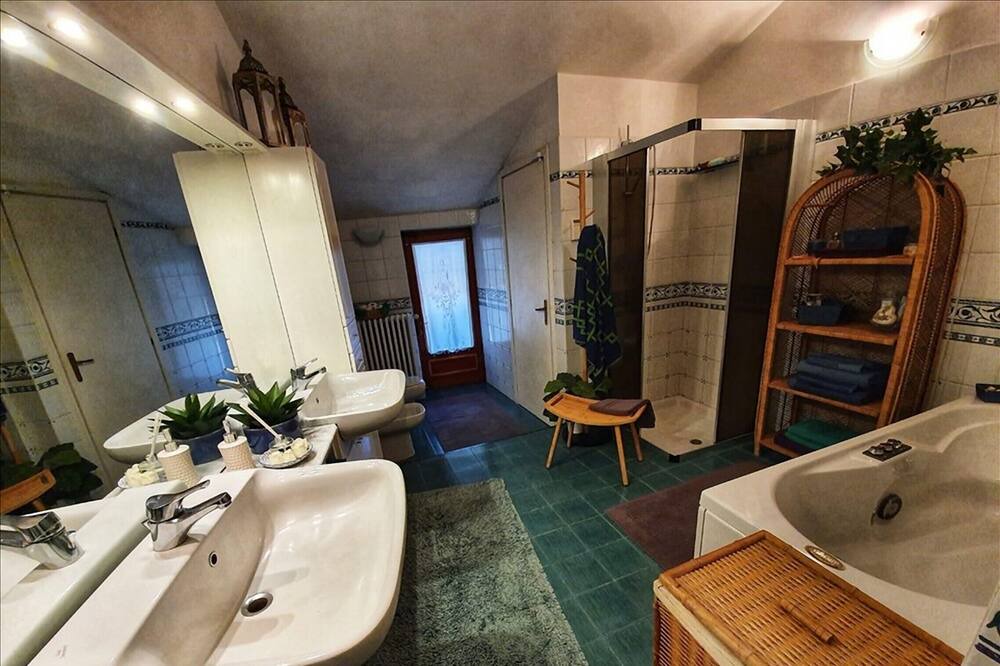 Photo of Bathroom in Lessona