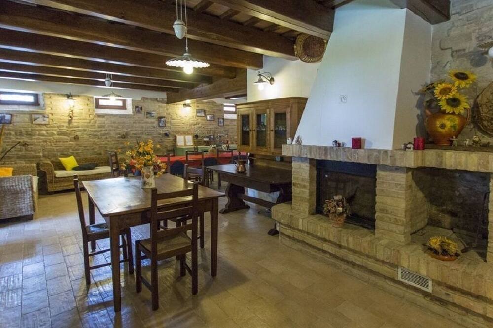 Photo of Livingroom in Santa Vittoria in Matenano