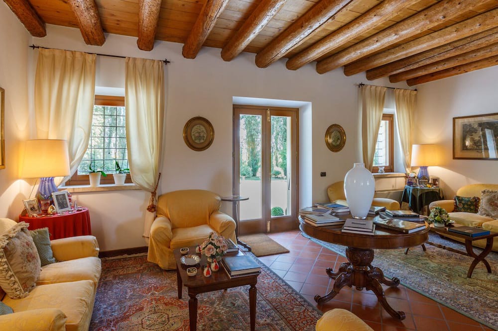 Photo of Livingroom in Concamarise