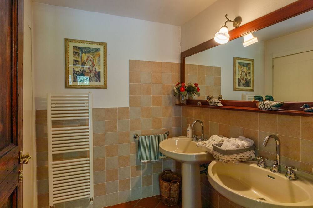 Photo of Bathroom in Concamarise