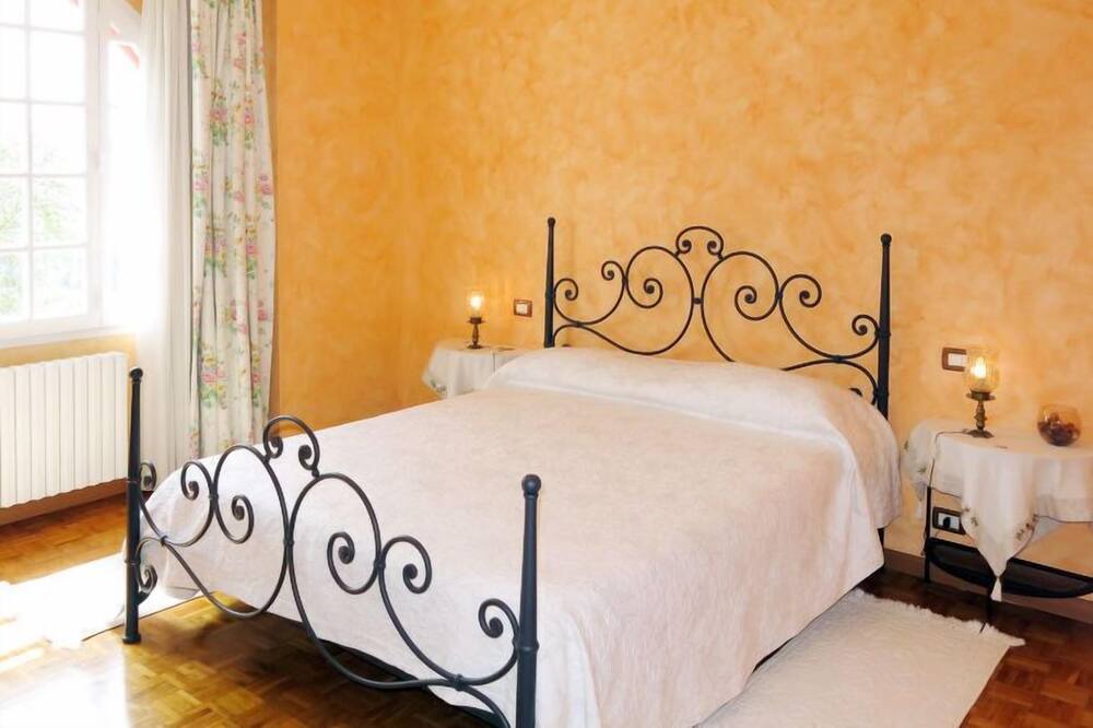 Photo of Bedroom in Montemagno