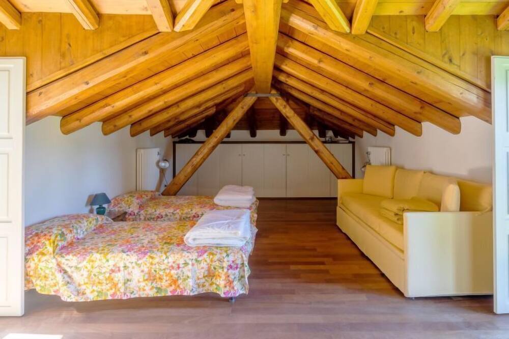 Photo of Bedroom in Porto Valtravaglia