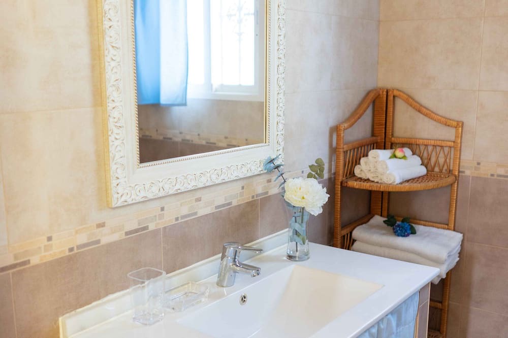 Photo of Bathroom in Almodovar del Rio