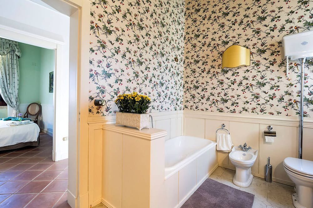 Photo of Bathroom in Carrozziere