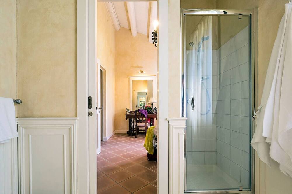 Photo of Bathroom in Carrozziere