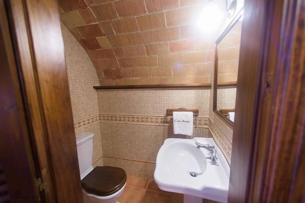 Photo of Bathroom in Capmany