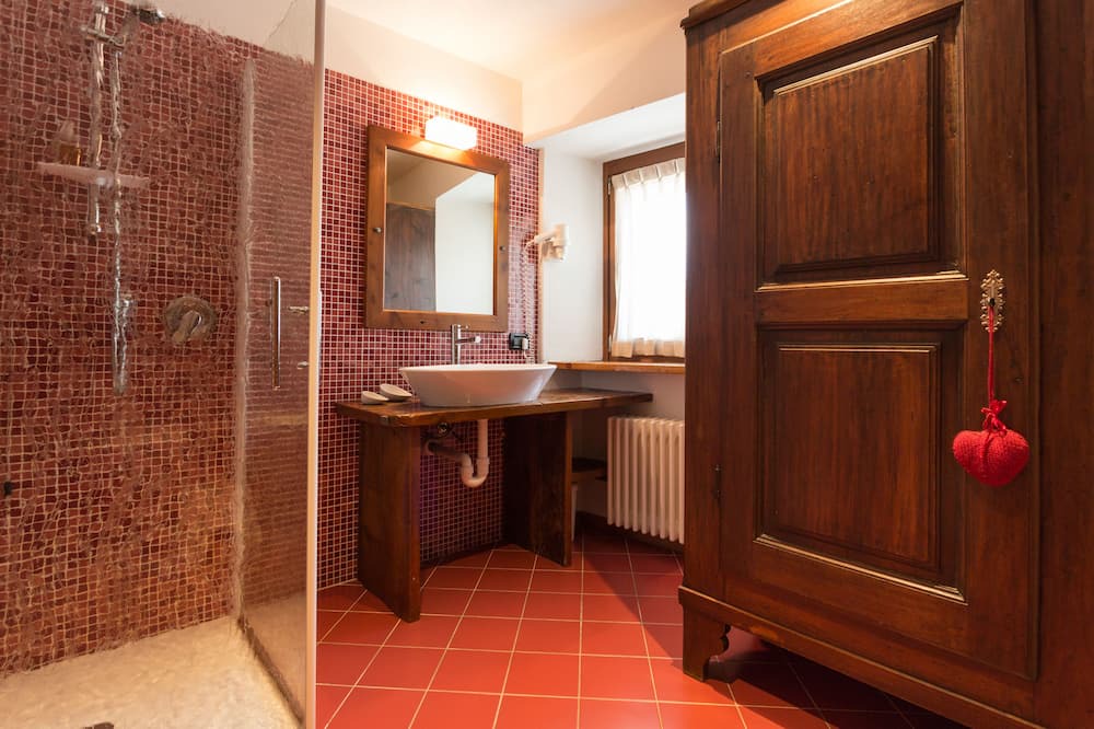 Photo of Bathroom in Derby-villaret