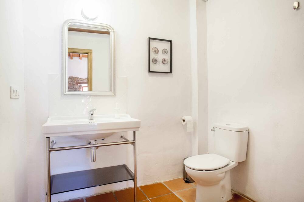 Photo of Bathroom in Alpuente