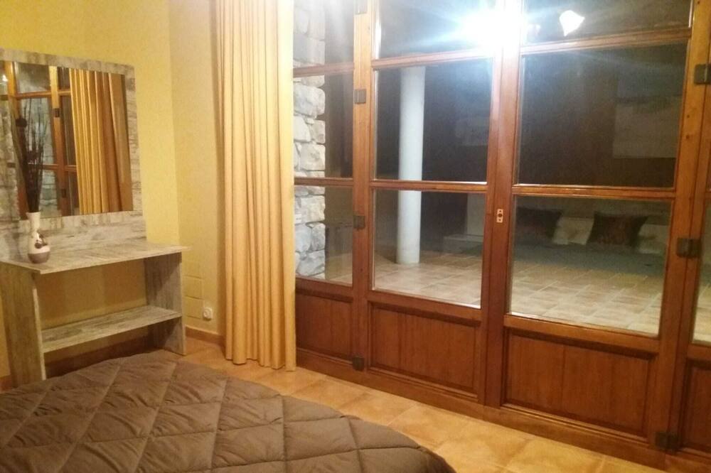 Photo of Bedroom in Oix