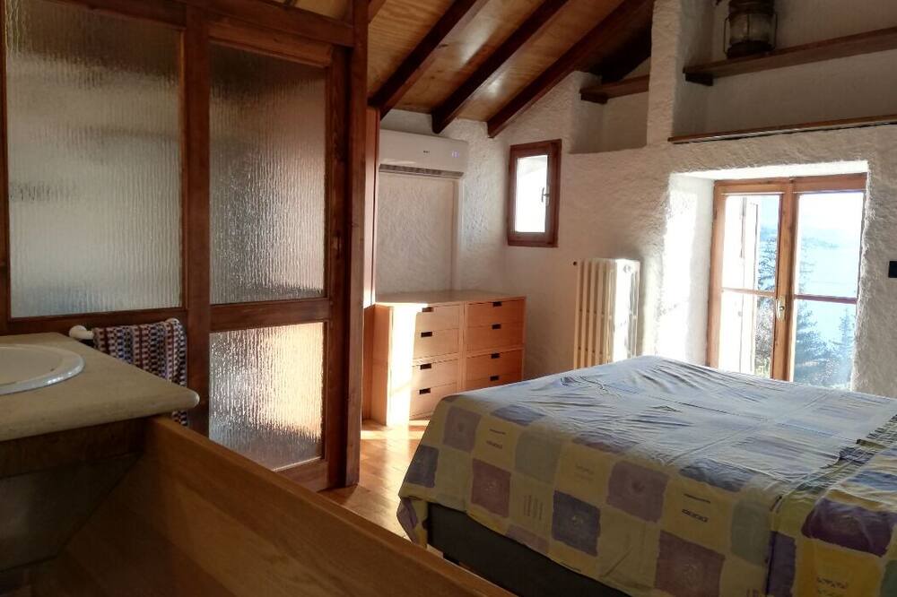Photo of Bedroom in Belgirate