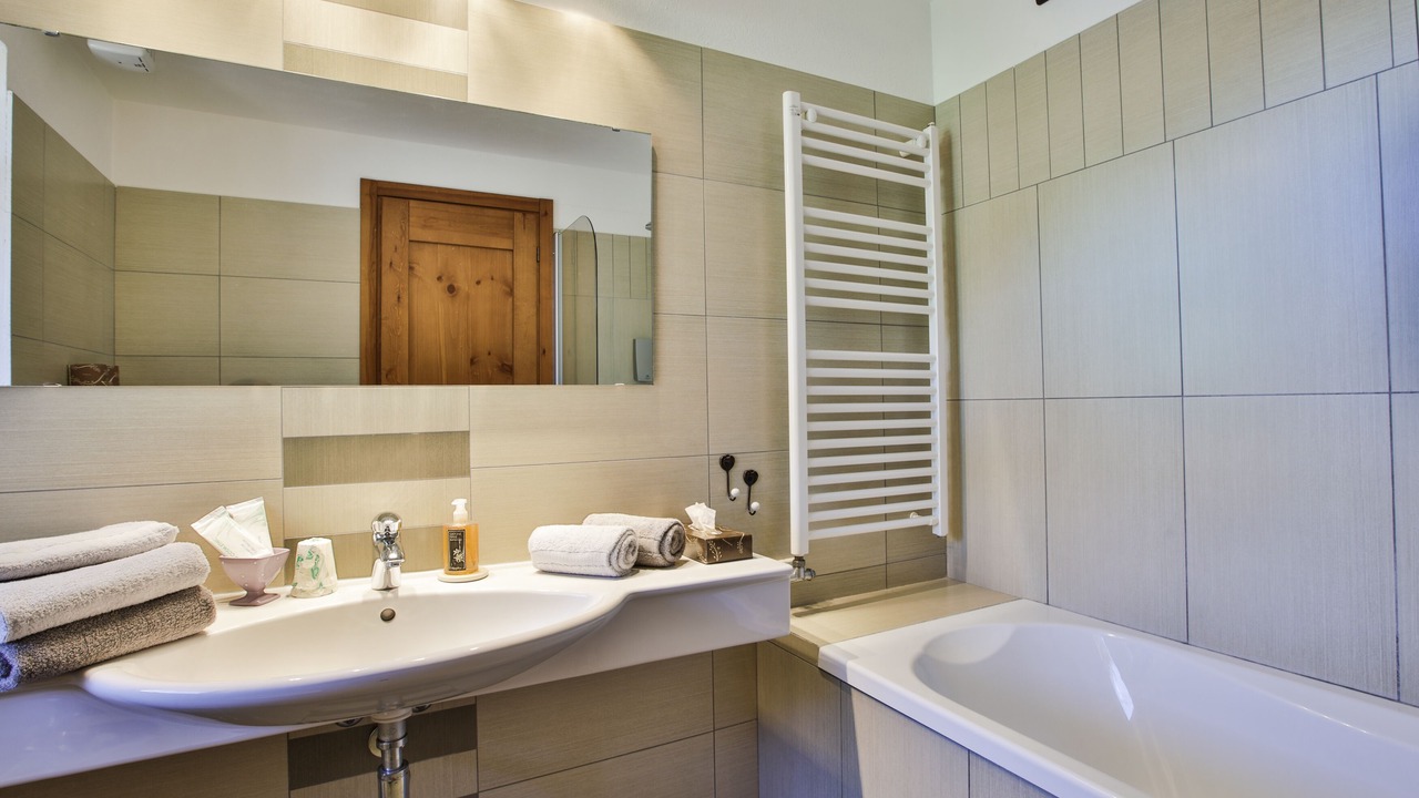 Photo of Bathroom in Tschaval