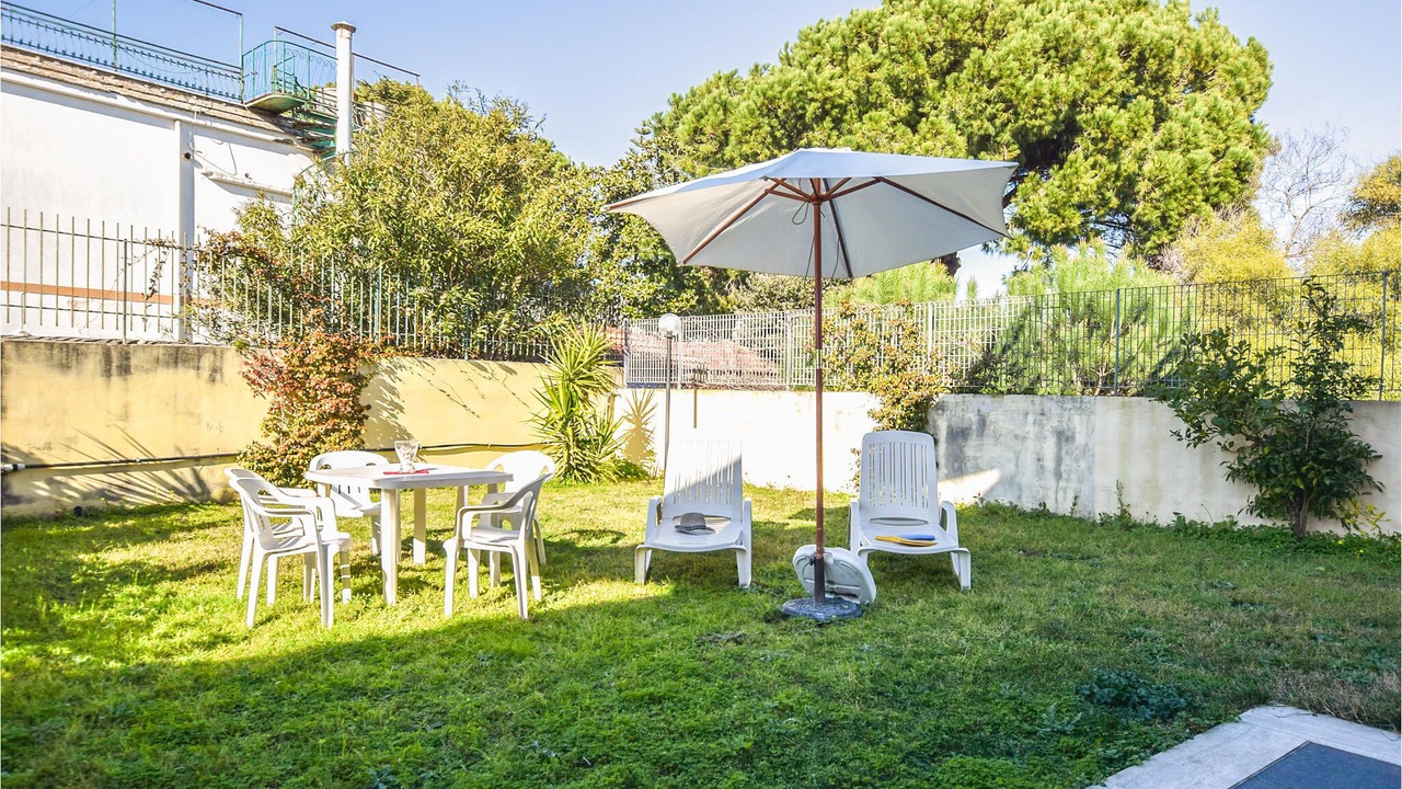 Photo of Outdoor in Laura