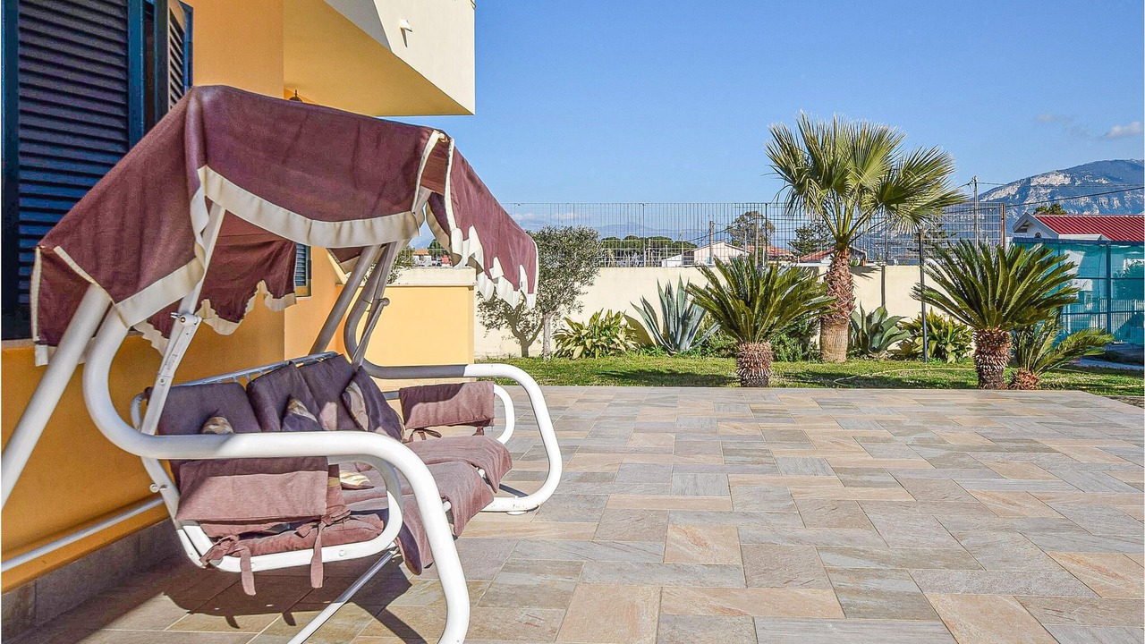 Photo of Outdoor in Laura