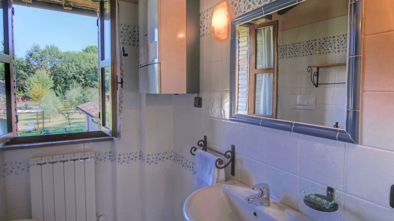 Photo of Bathroom in Todi
