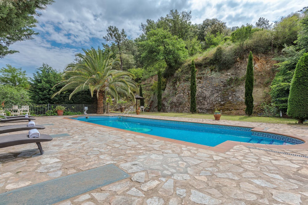 Photo of Outdoor in Angles