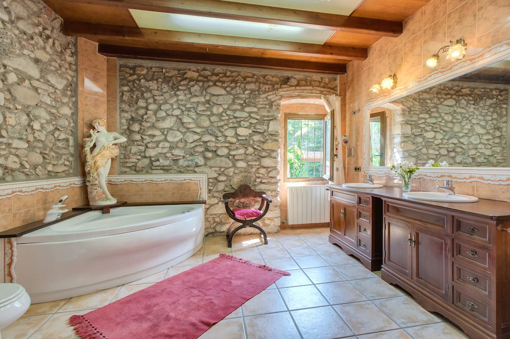 Photo of Bathroom in Angles