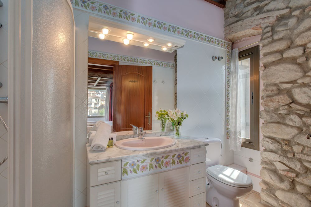 Photo of Bathroom in Angles