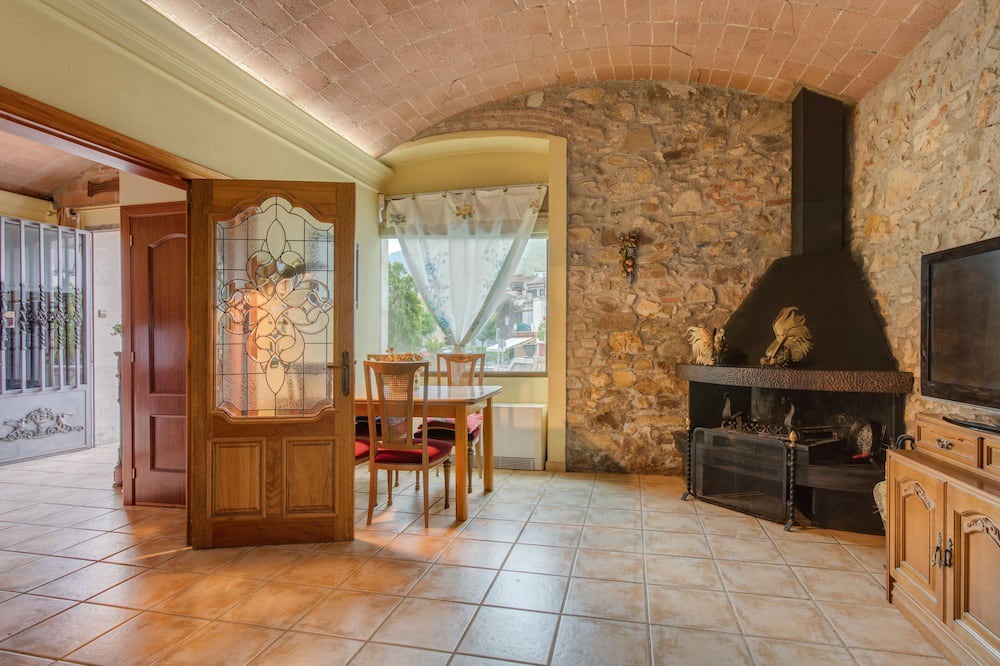 Photo of Livingroom in Angles
