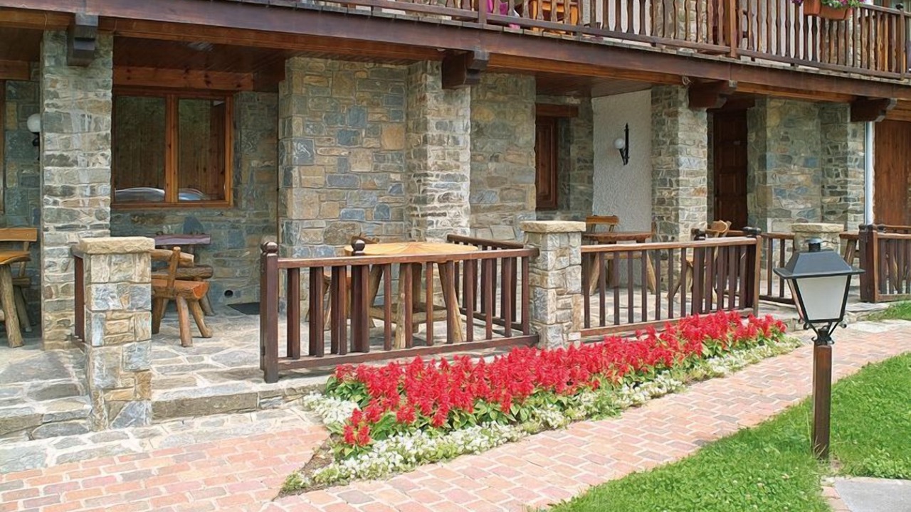 Photo of Outdoor in Setcases
