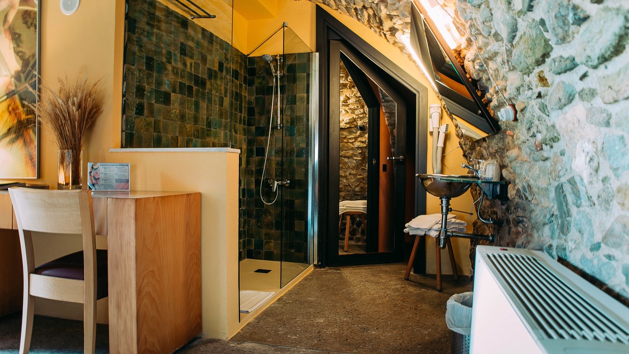 Photo of Bathroom in Monells
