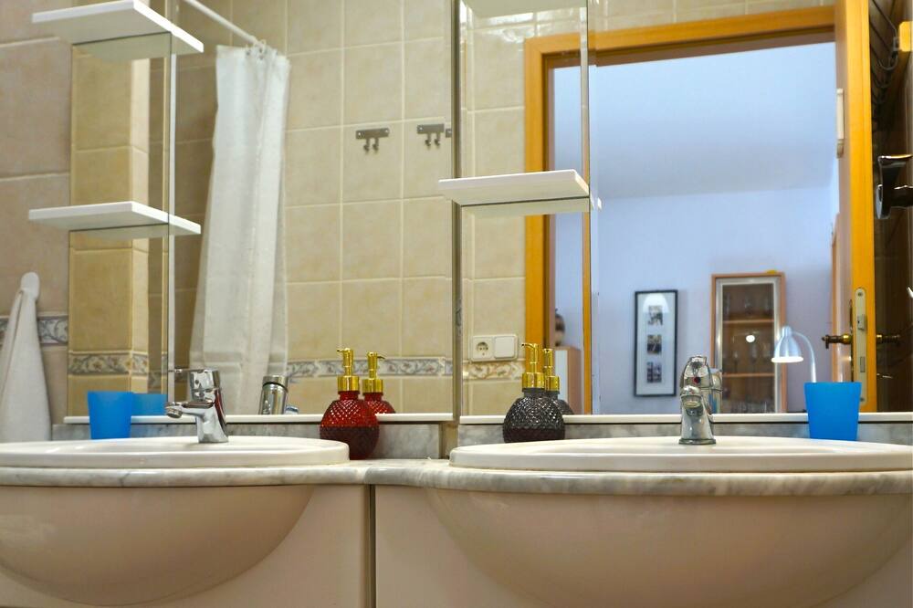 Photo of Bathroom in Paratella