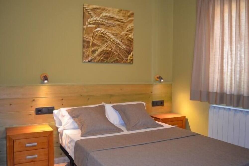 Photo of Bedroom in Montfalco Murallat