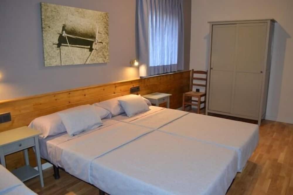 Photo of Bedroom in Montfalco Murallat