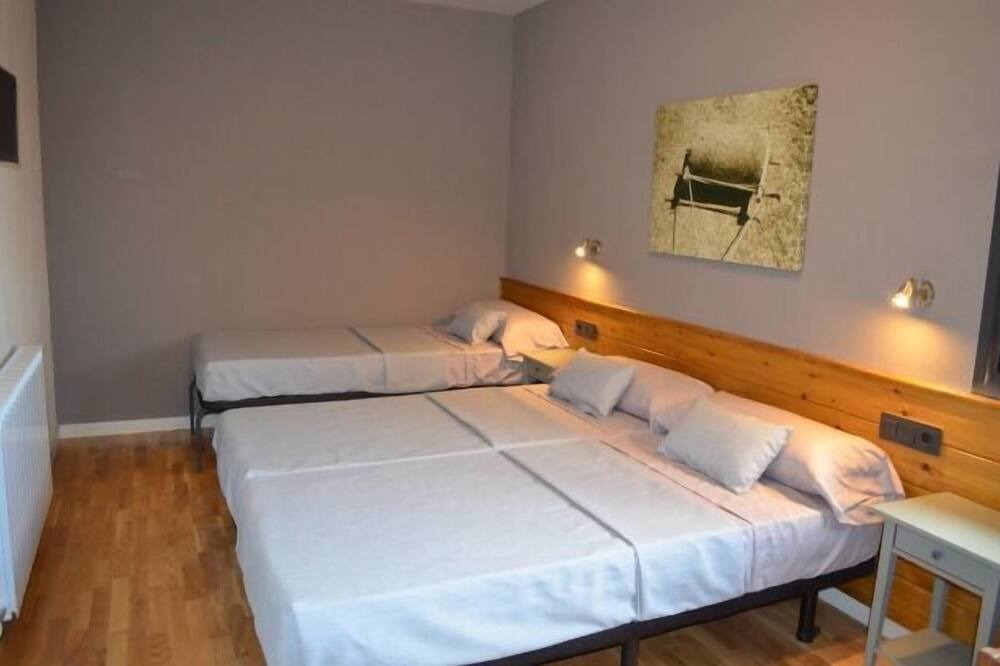 Photo of Bedroom in Montfalco Murallat