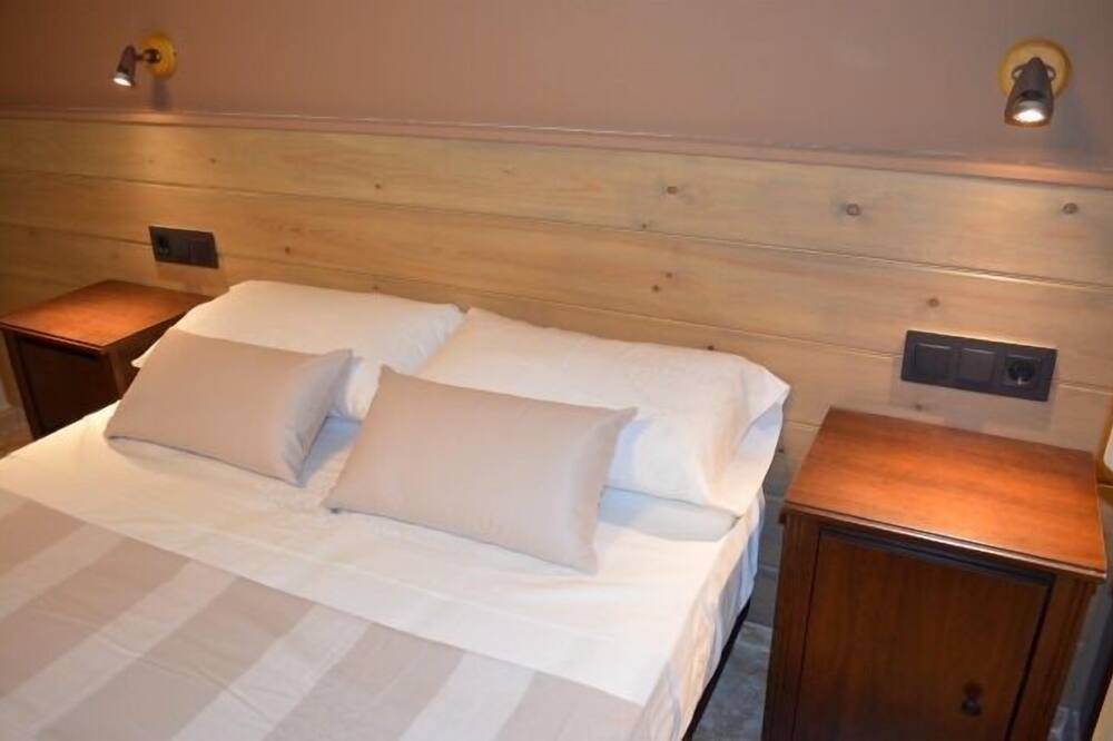 Photo of Bedroom in Montfalco Murallat