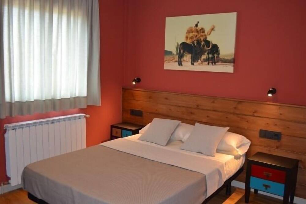 Photo of Bedroom in Montfalco Murallat