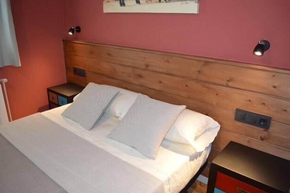 Photo of Bedroom in Montfalco Murallat