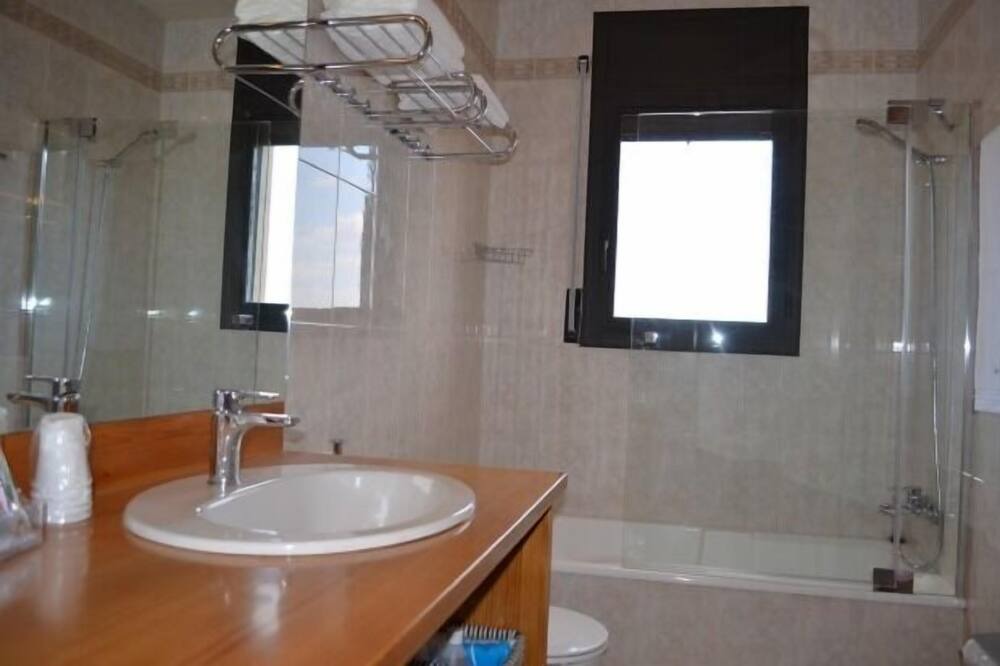 Photo of Bathroom in Montfalco Murallat