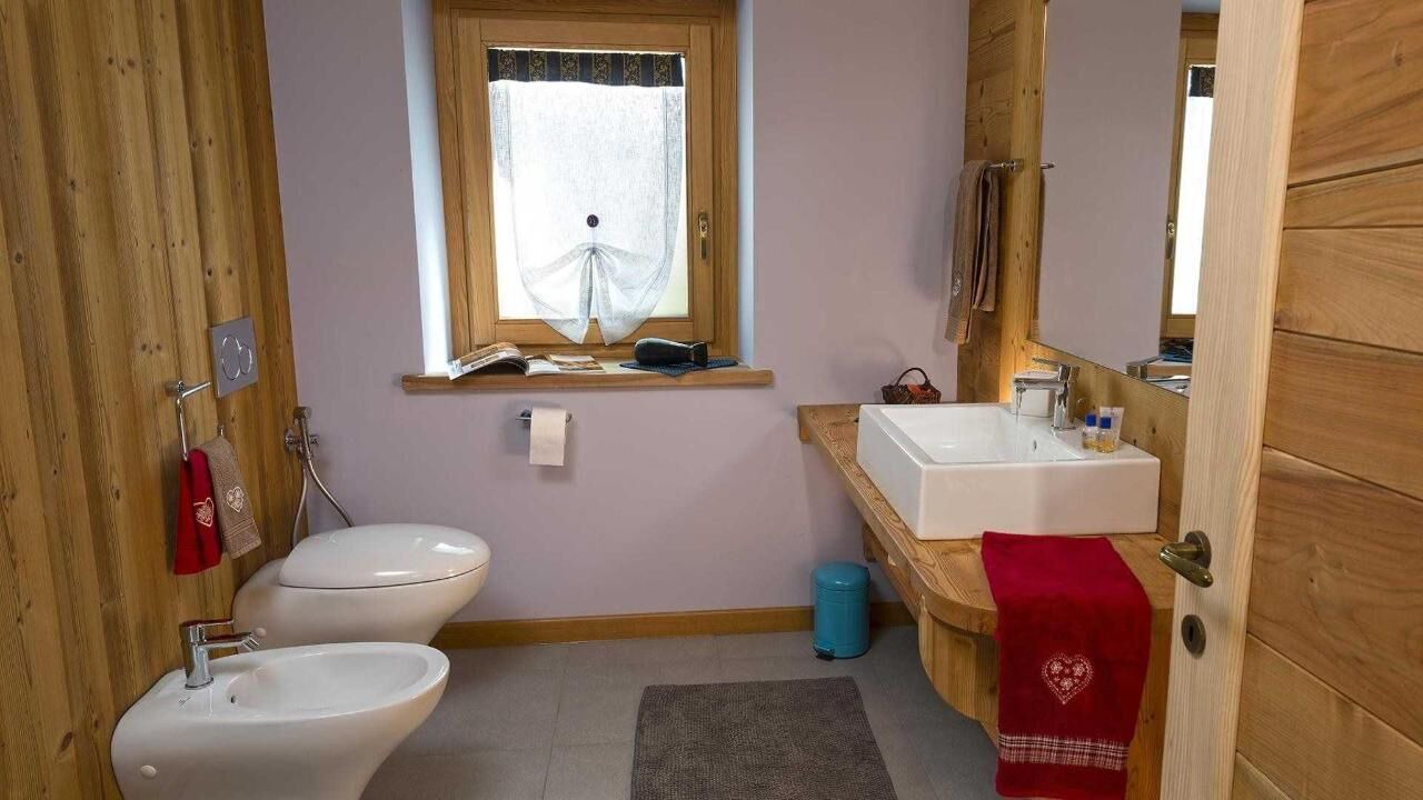 Photo of Bathroom in Senin