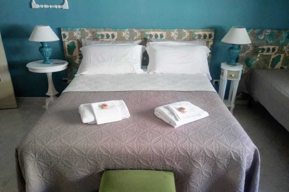 Photo of Bedroom in Tiche