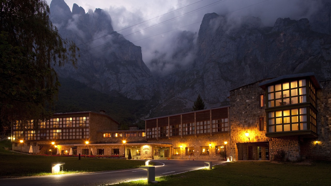 Photo of Buildings in Fuente De
