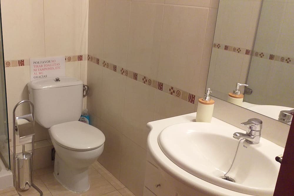Photo of Bathroom in Besalu