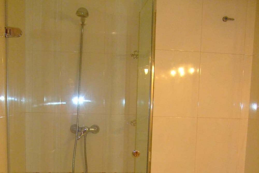 Photo of Bathroom in Besalu