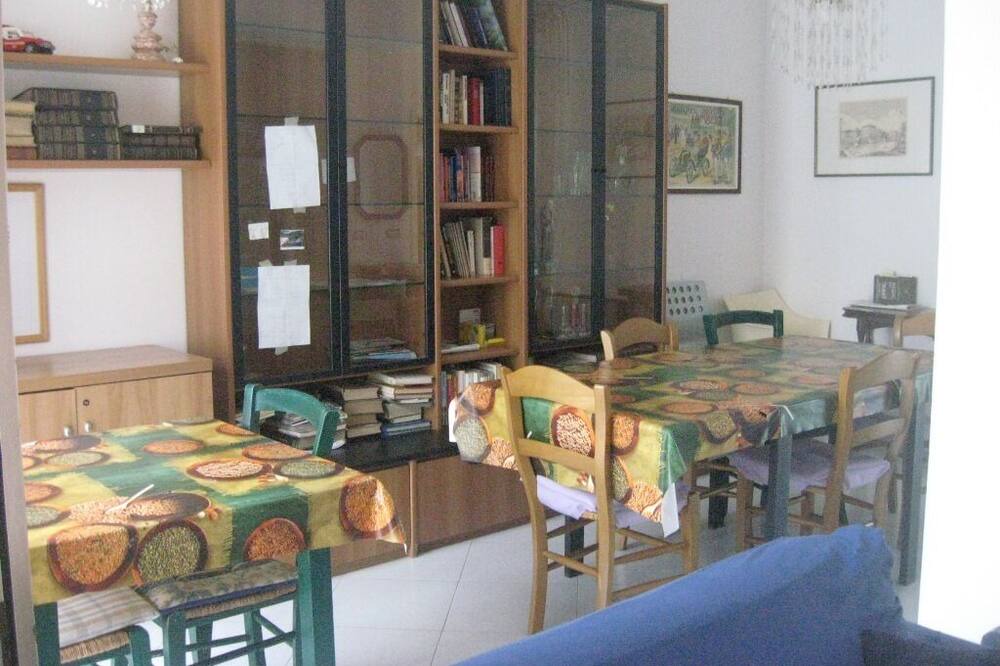 Photo of Livingroom in Arcola